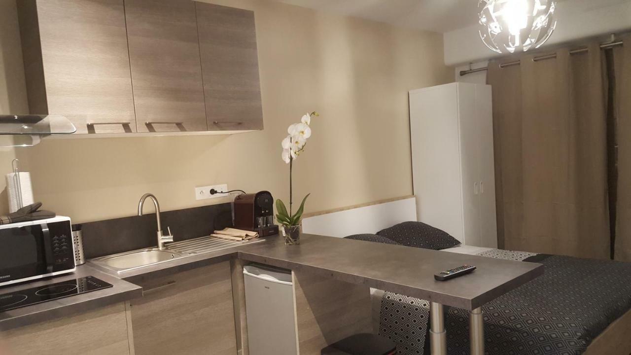 Le Studio Cosy D'Angelique Et David Avec Parking 朗布依埃 外观 照片