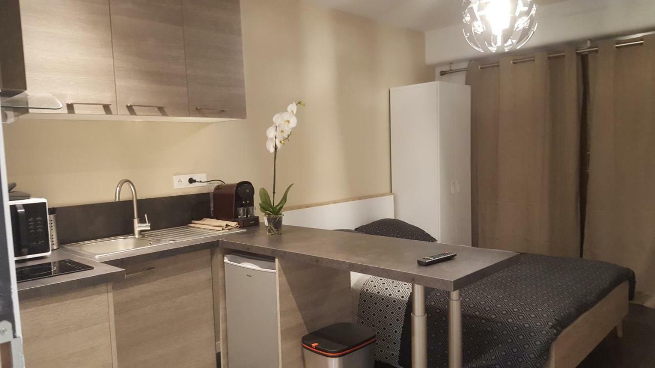 Le Studio Cosy D'Angelique Et David Avec Parking 朗布依埃 外观 照片